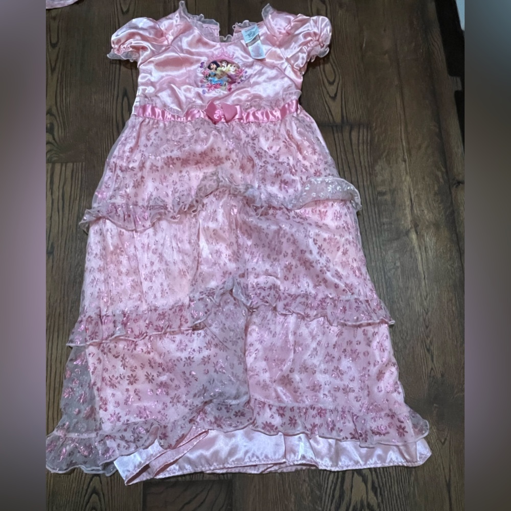 A princess nightgown that is pink
